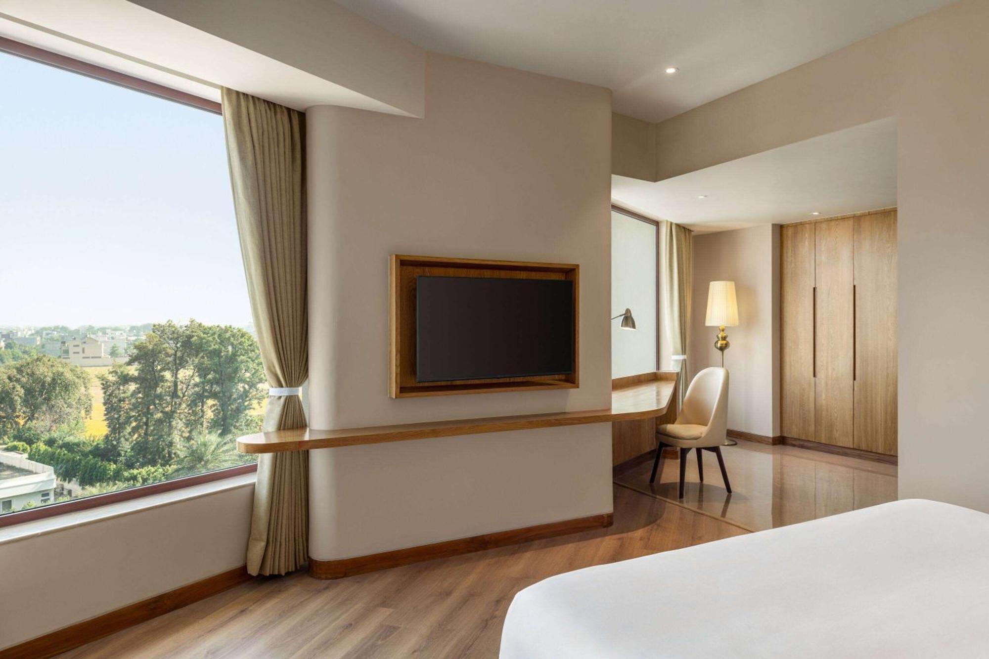 Ramada Encore By Wyndham Amritsar Airport מראה חיצוני תמונה