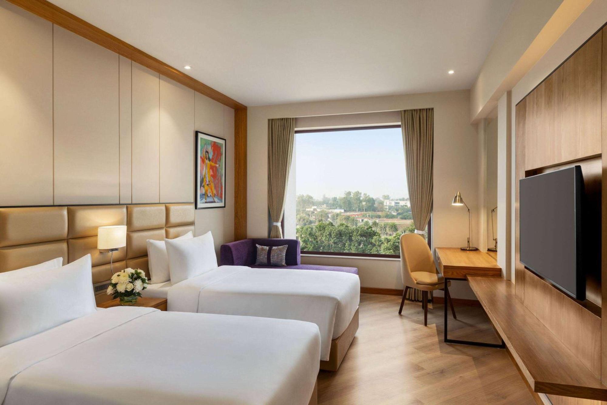 Ramada Encore By Wyndham Amritsar Airport מראה חיצוני תמונה
