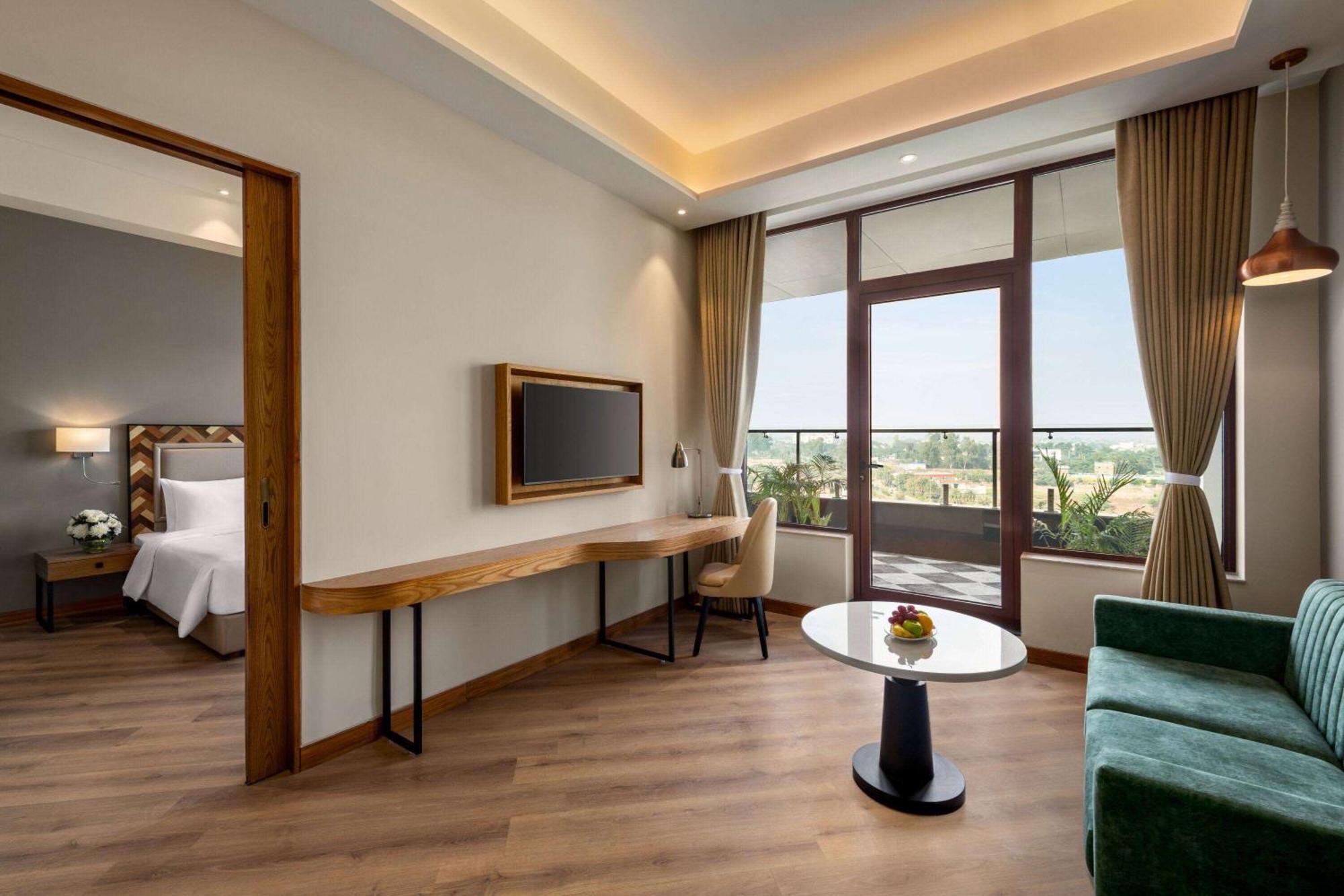Ramada Encore By Wyndham Amritsar Airport מראה חיצוני תמונה