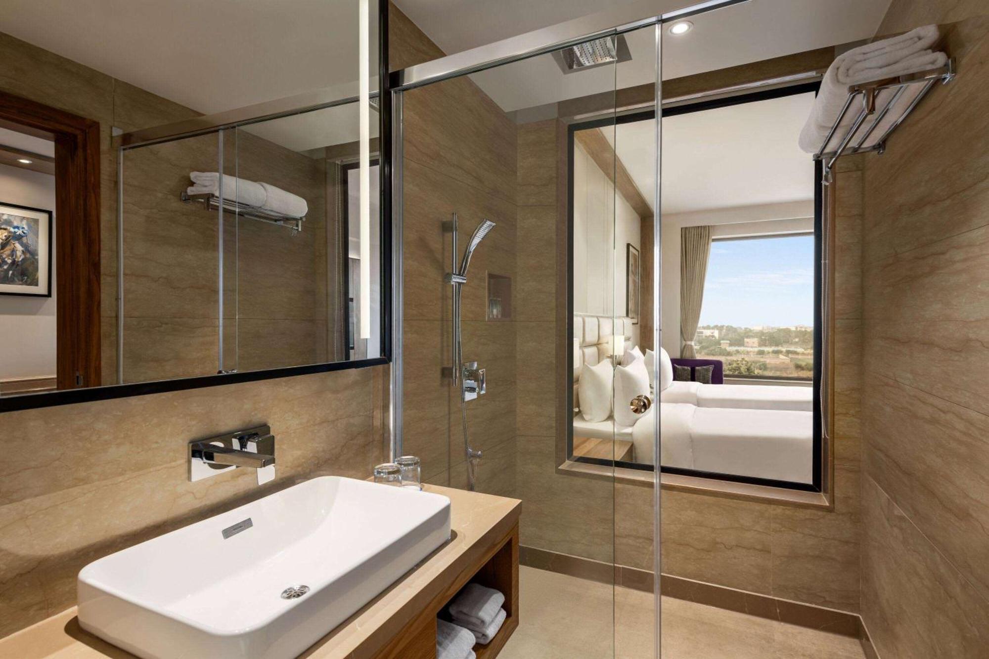 Ramada Encore By Wyndham Amritsar Airport מראה חיצוני תמונה